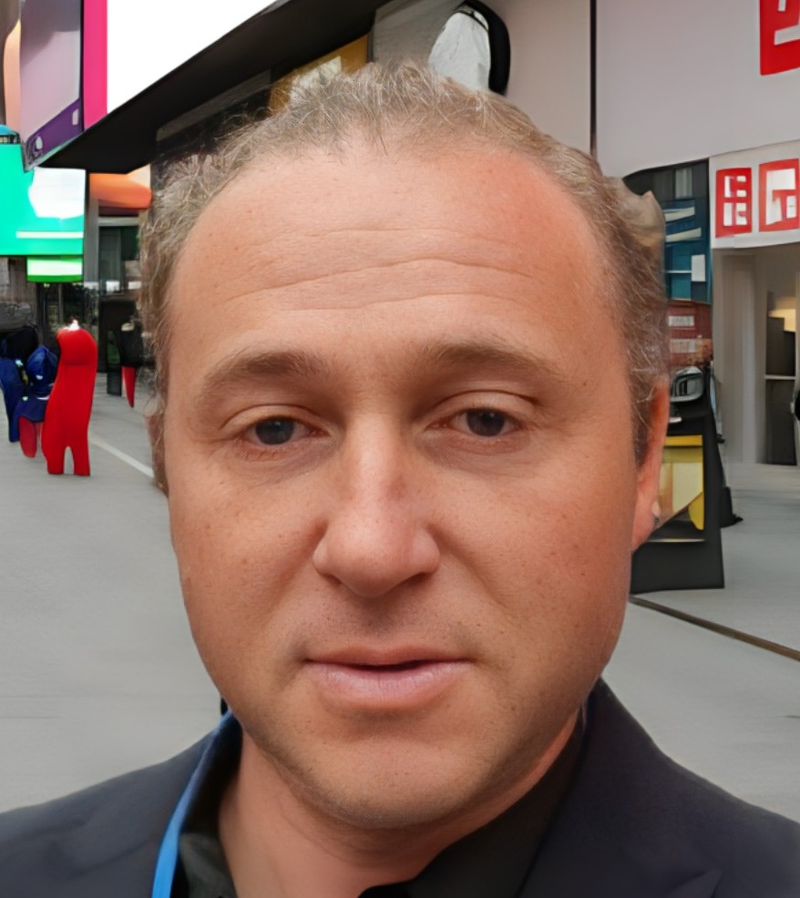 Sam Shifron, SVP Mechanical Engineering at CuraLumin, professional headshot